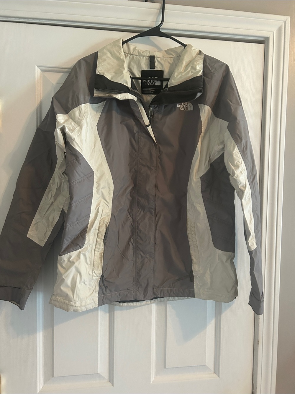 The North Face Women’s Two-Tone Gray & Cream Ski Shell Jacket